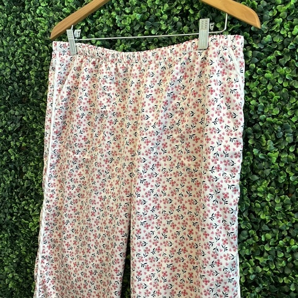 Vera Bradley
Floral Long Sleeve Button Front Pajama Set M - Picture 4 of 15